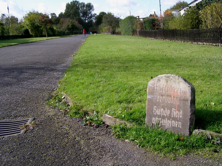 a grave in a cemetery with the head of a man on it