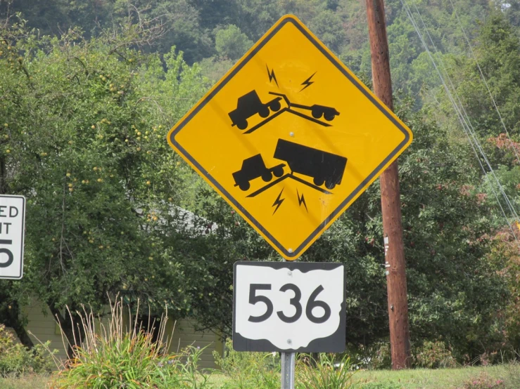 a yellow caution sign that shows cows can be crushed