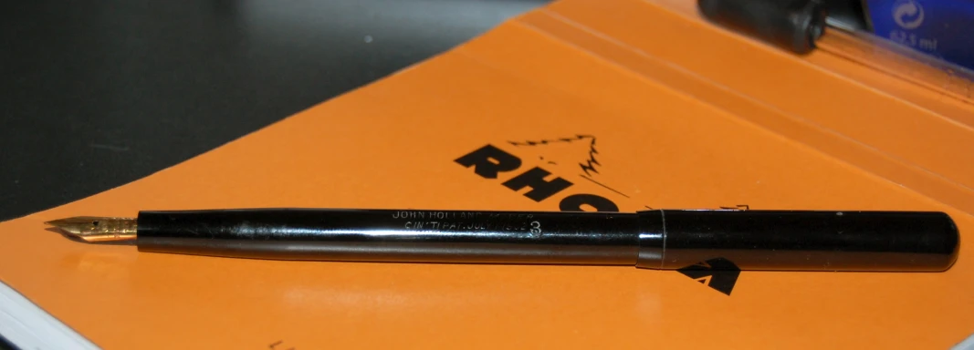 a pen that is laying on a desk