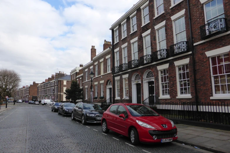 a row of cars parked in front of a building