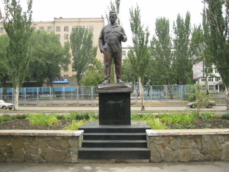 a statue of a man who is sitting on some steps