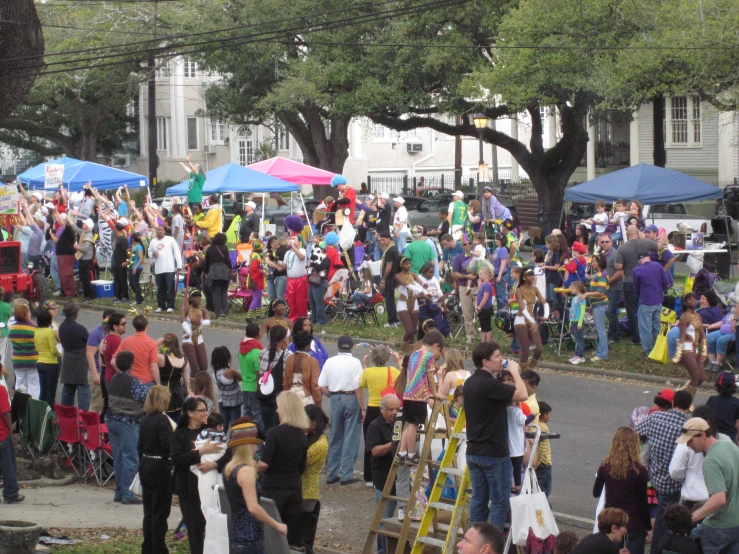 a crowd of people and some umbrellas near buildings