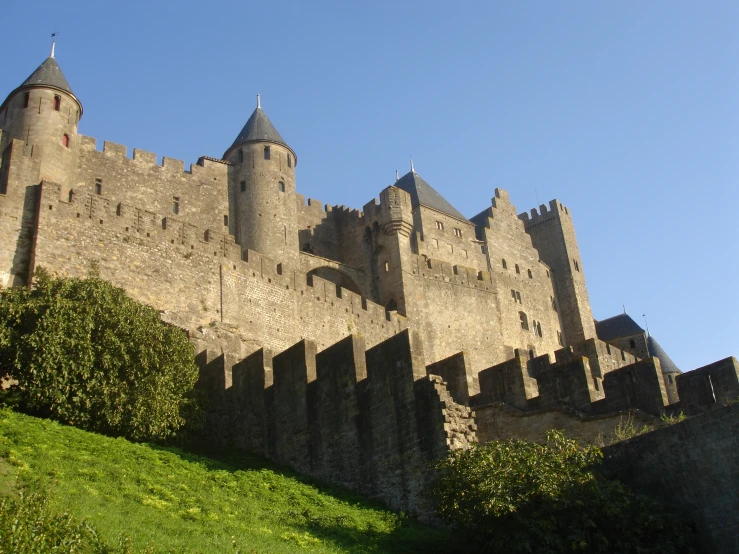 a view of an old castle in the country