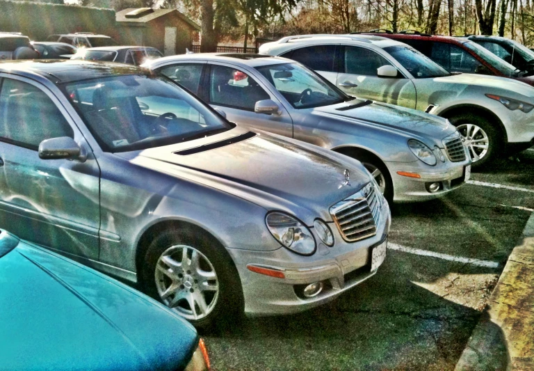 there are several mercedes cars in the parking lot