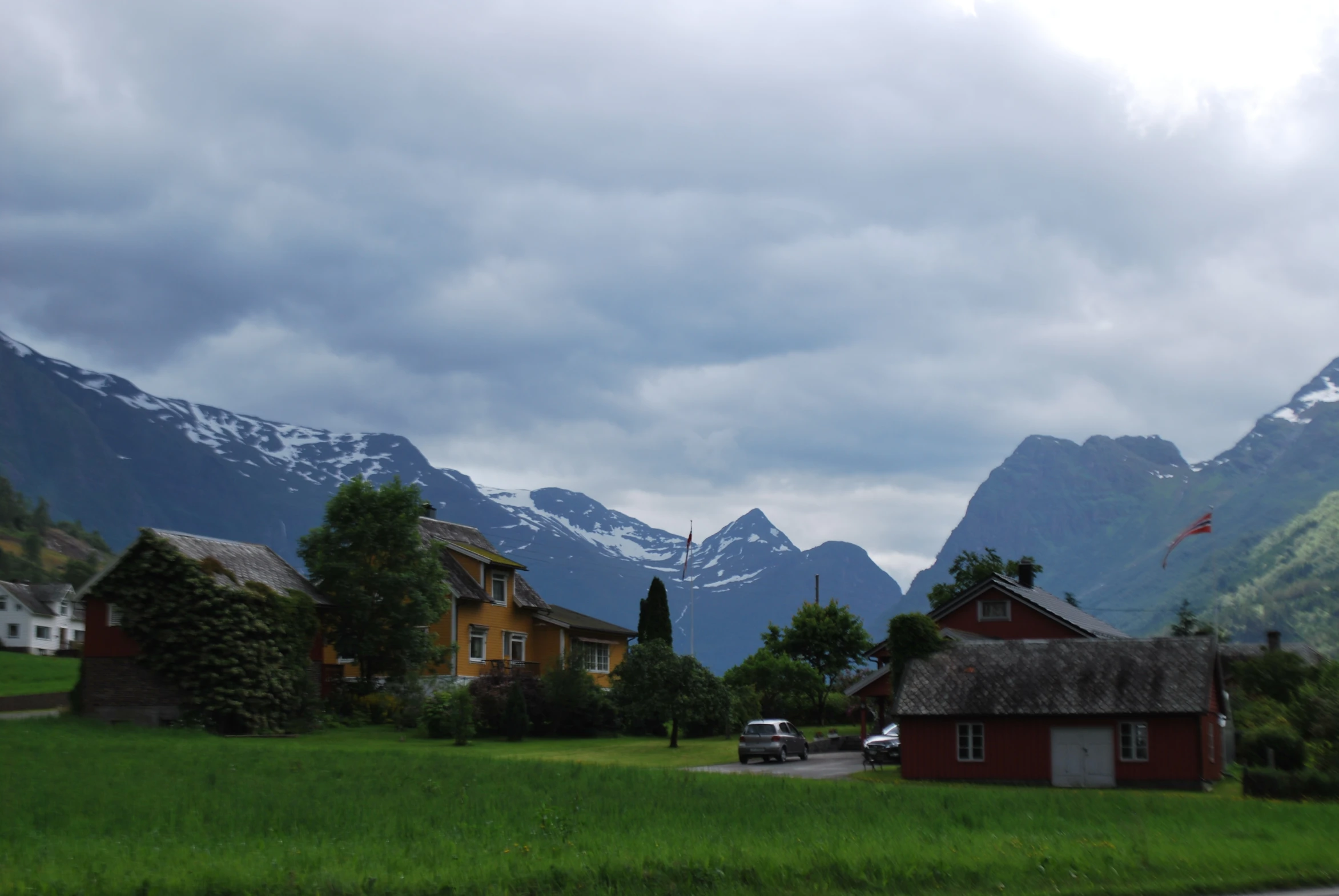 some red house and mountain scenery on a cloudy day