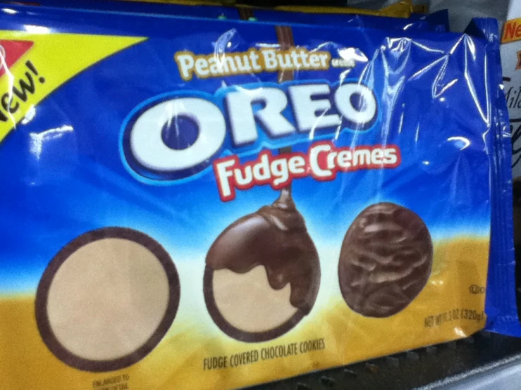 a package of oreo fudge creme is being displayed in a store