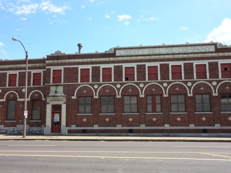 a big brick building with arches on the top of it