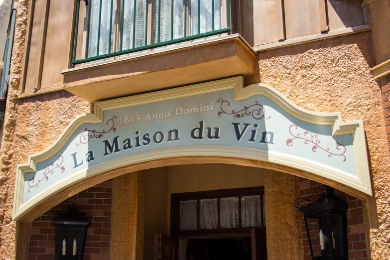 an old building with a large door and a sign that says la maison du vin