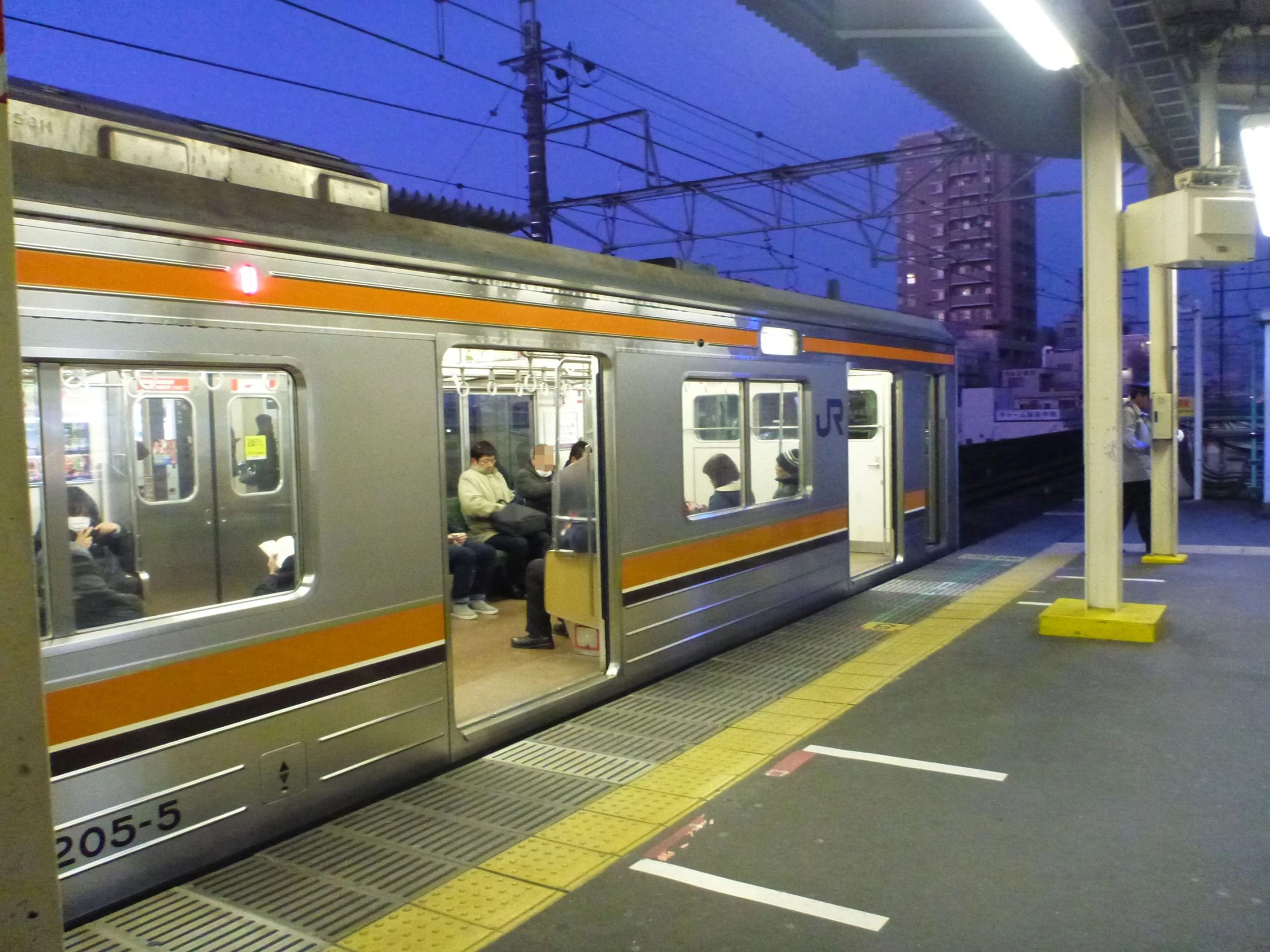 the subway has two doors that open for passengers