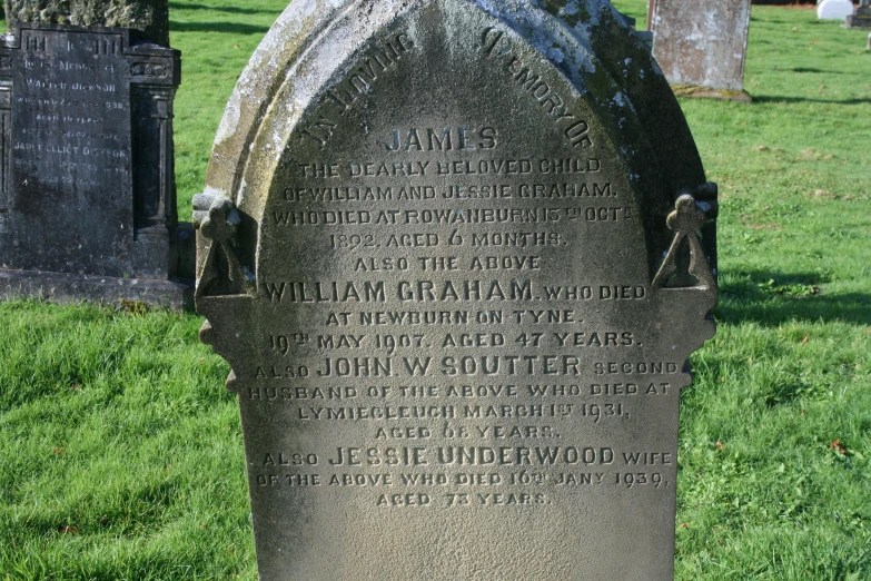 the grave of edward edward richards at the cemetery in st george's cemetery