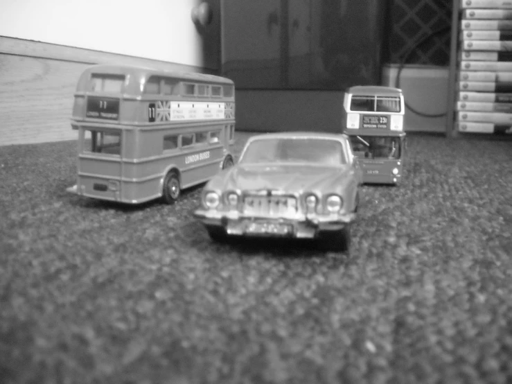 a car and bus that are on the ground
