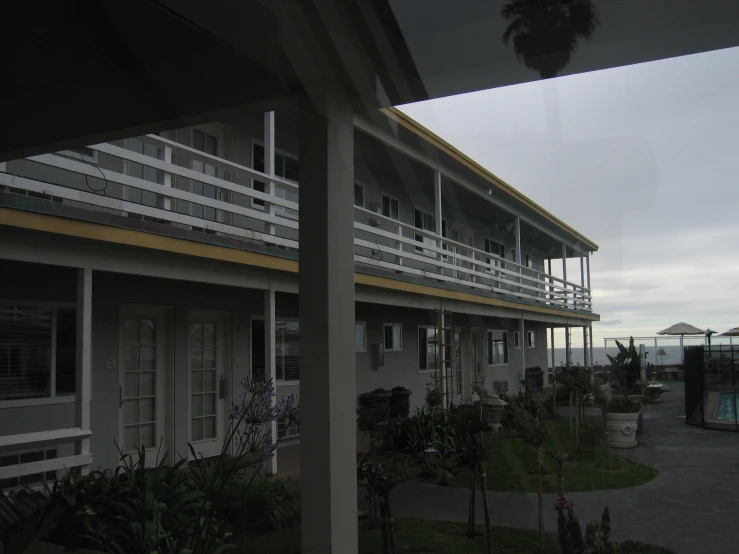 a el with lots of balconies near the ocean