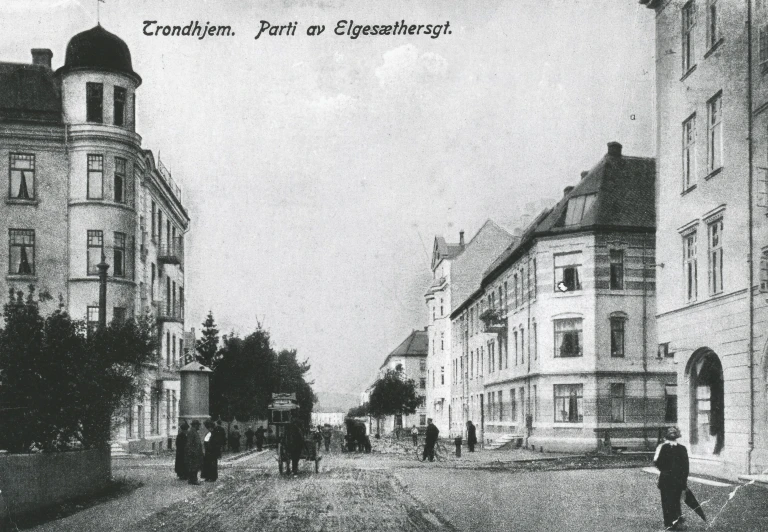 an old picture showing a street with several buildings