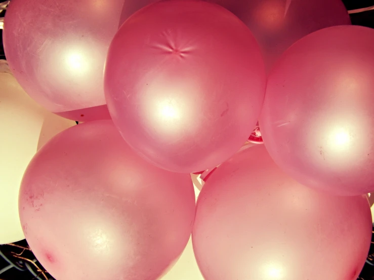 balloons and an egg are on the table