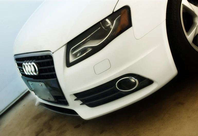 the front bumper and headlight on an audi car