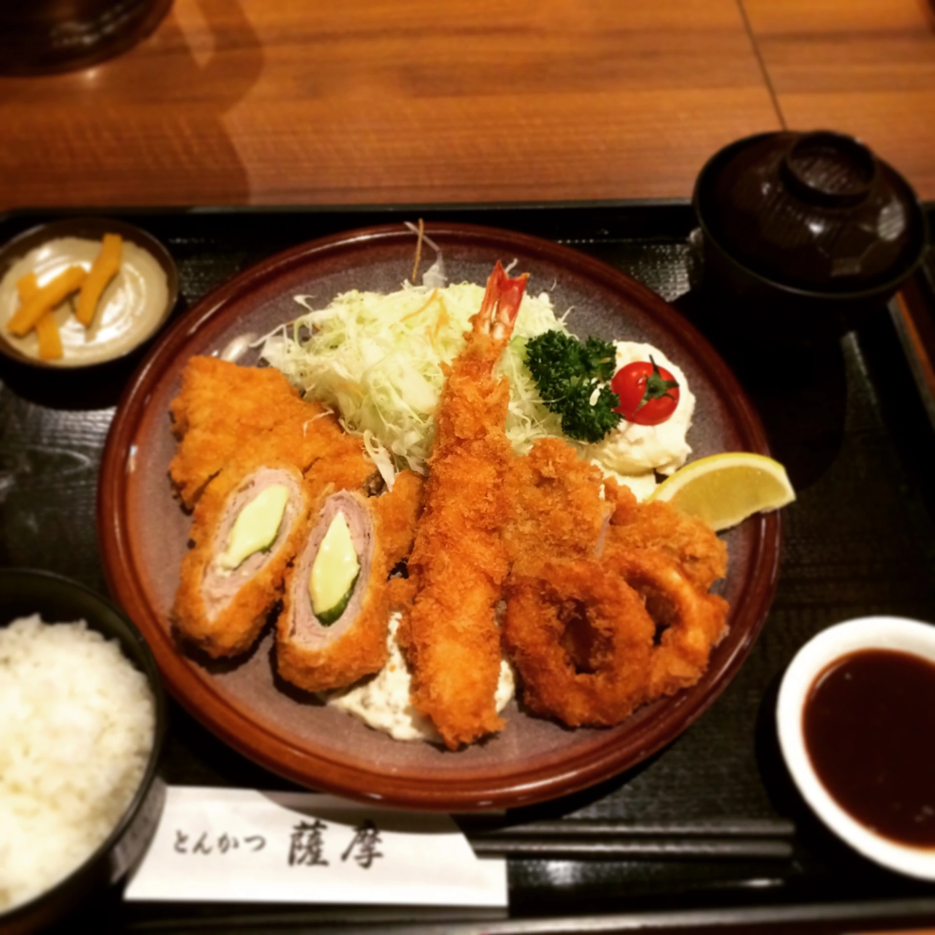 a bowl of food sits on a tray in a restaurant