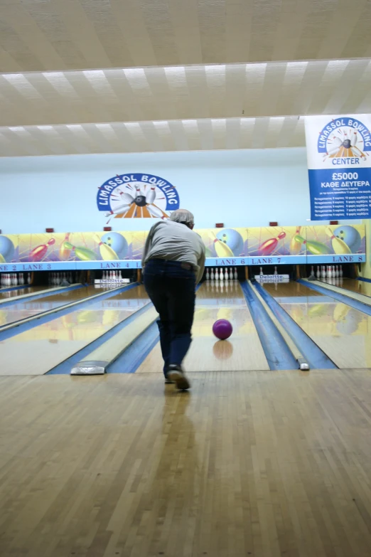 a man is bowling on the bowling alley