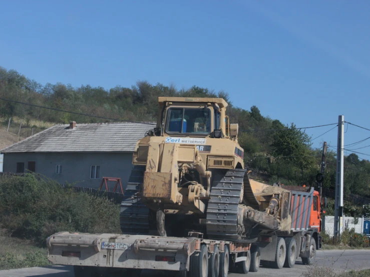 a tractor is shown sitting on a trailer