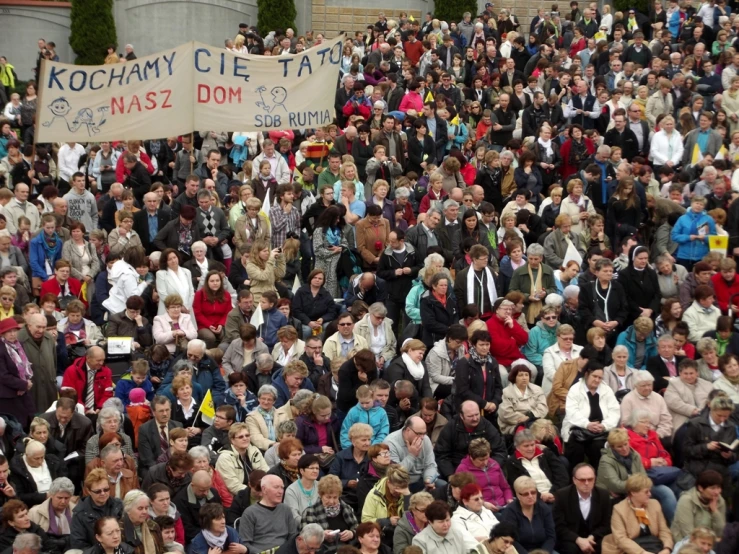 this crowd is mostly dressed for march 1 rally