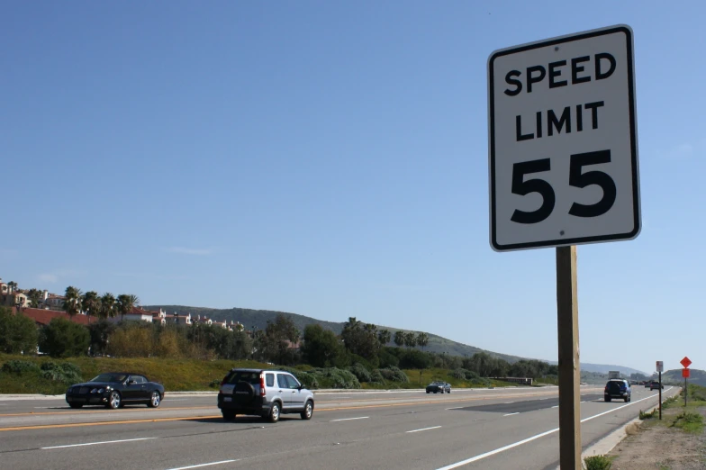 a street sign directing motorists to speed limit