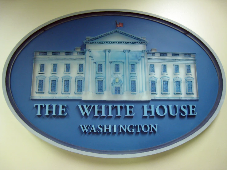 a sign mounted to a wall that reads the white house washington