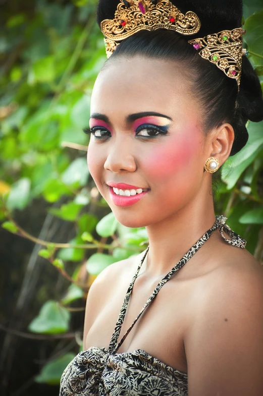 a woman is wearing a crown and necklace