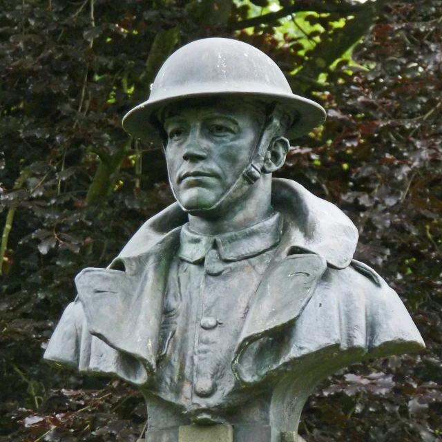 a statue of a man in a suit and hat