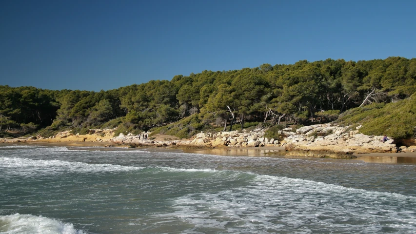 the water with rocks at the edge of it