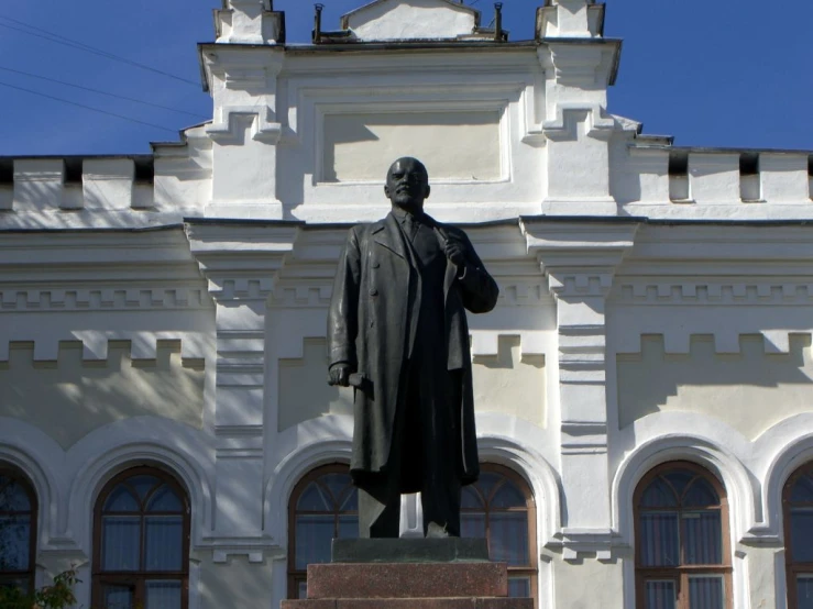 a tall building that has two tall statues in front of it