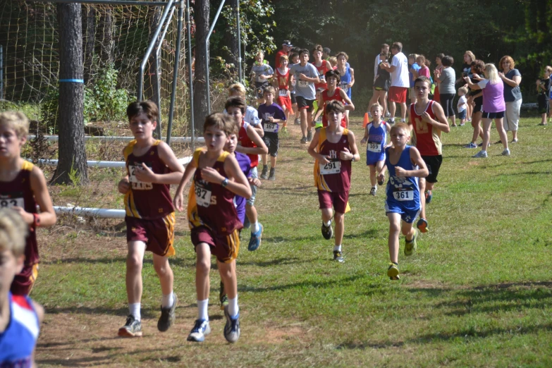 children run as they race around the course