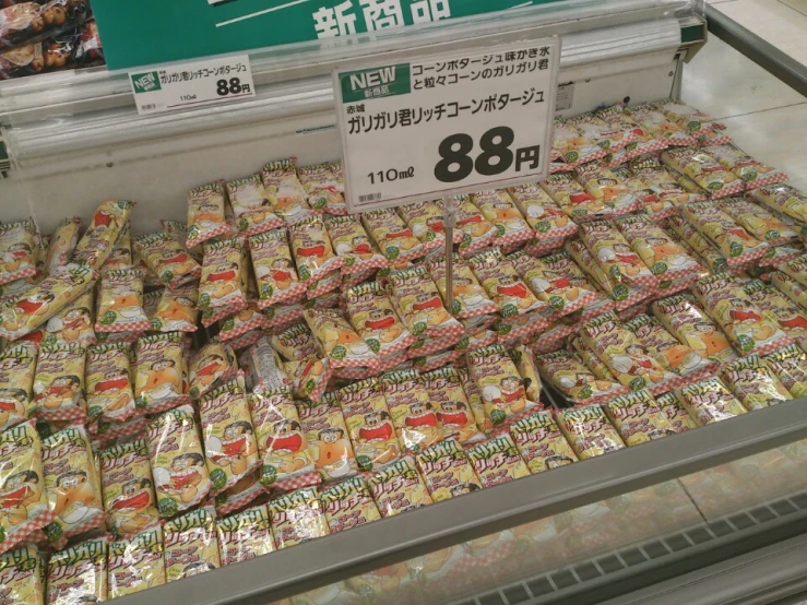 a pile of rice krispies with chinese writing