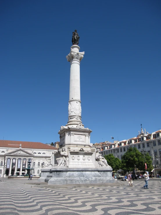 the large white statue is surrounded by the architecture