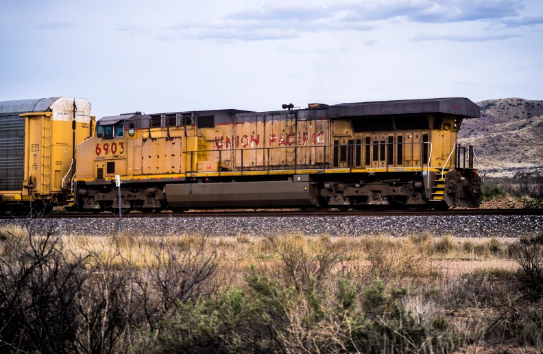 an image of a train on the railroad tracks