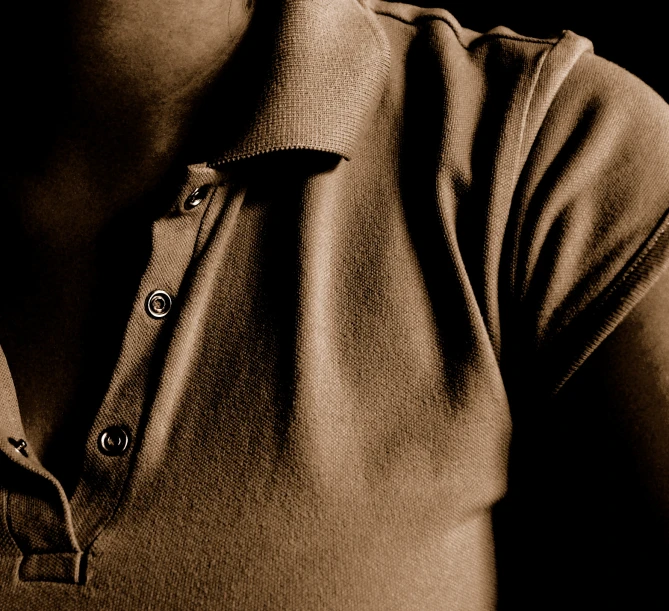 the neck of a polo shirt with ons