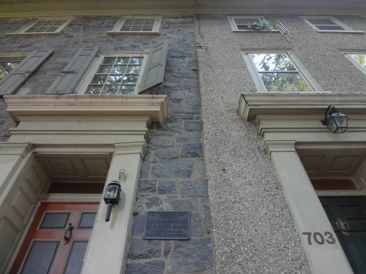 two building with three windows are shown side by side