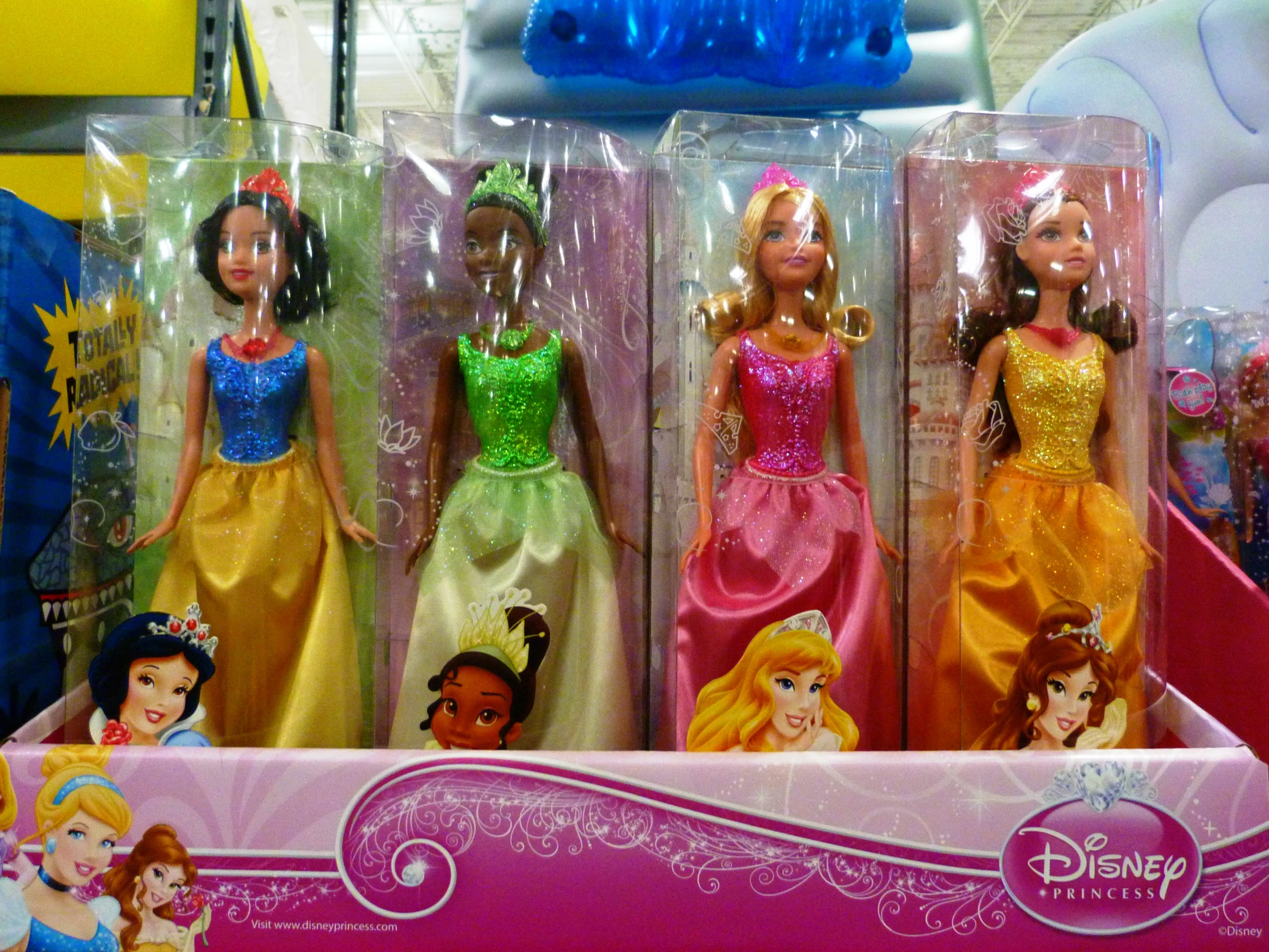 4 princess dolls for sale in a disney store