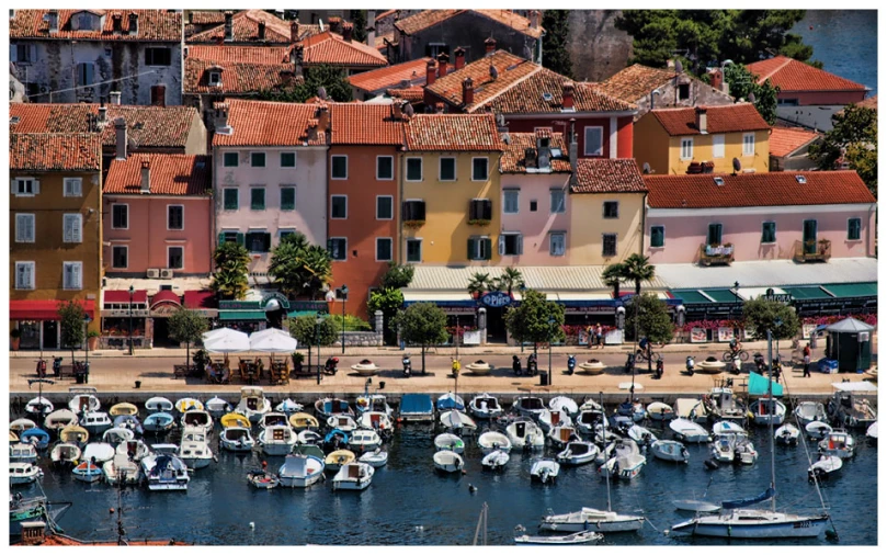 many small boats are docked on a body of water