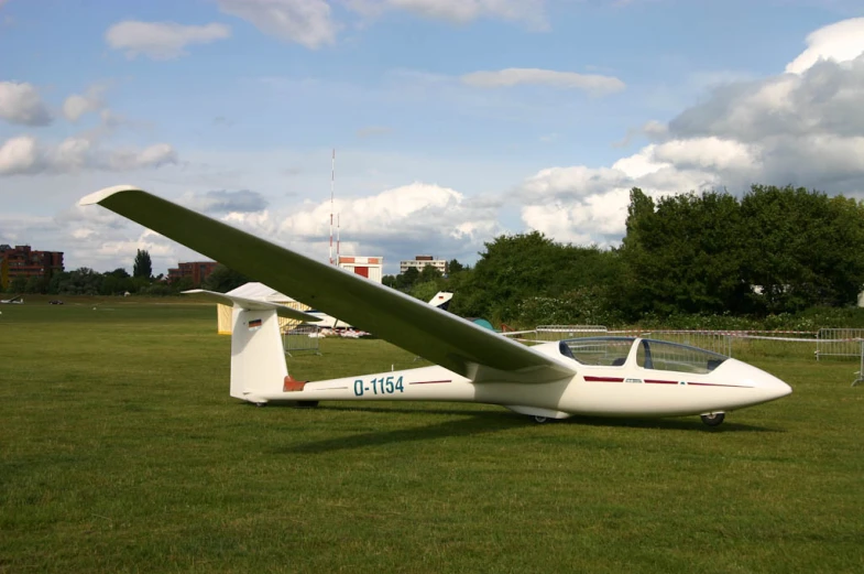 a small plane is sitting in the grass