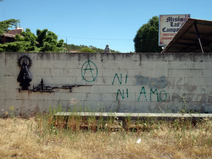 graffiti is on the side of an abandoned building