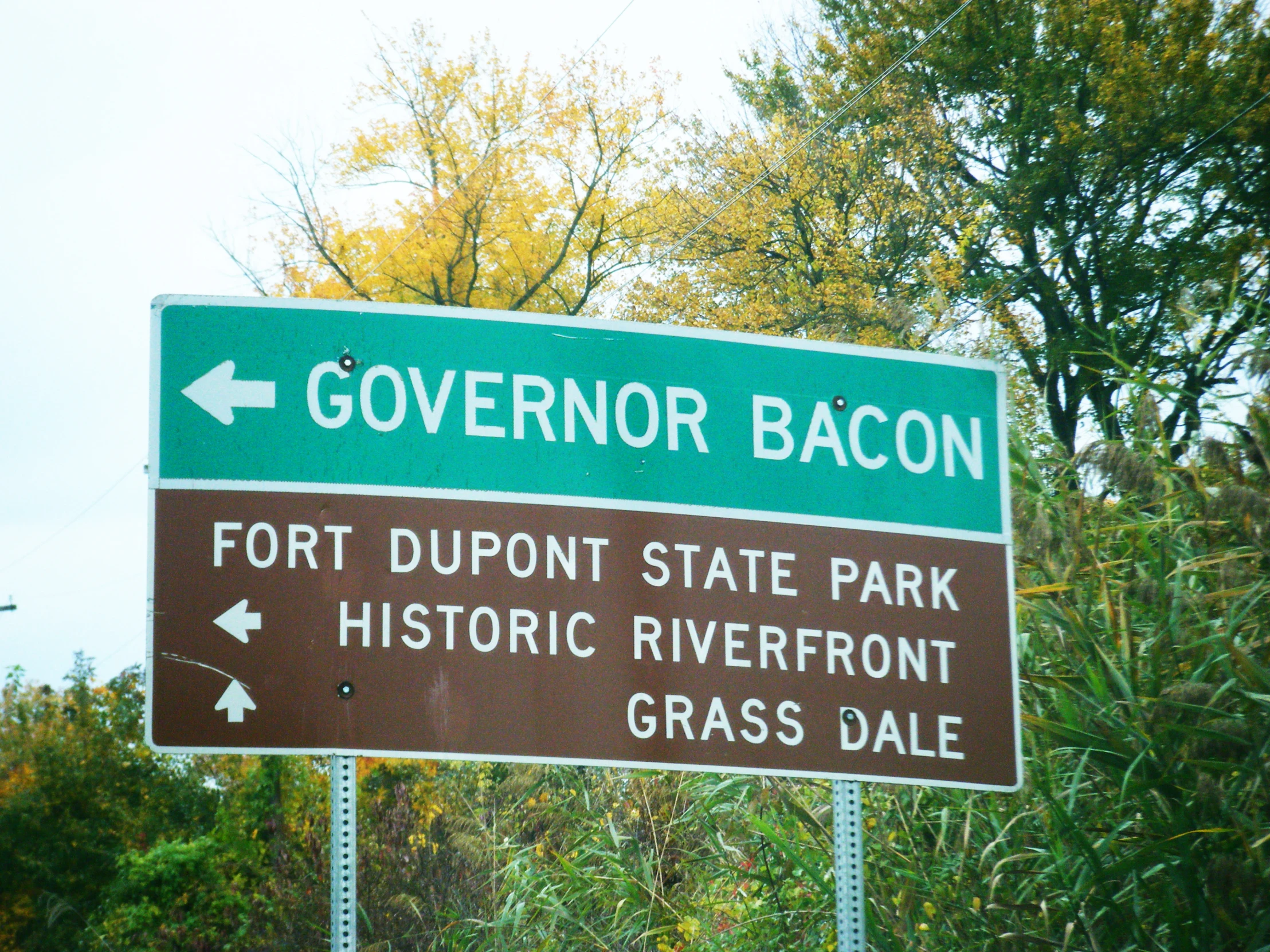 a street sign that states fort duval state park