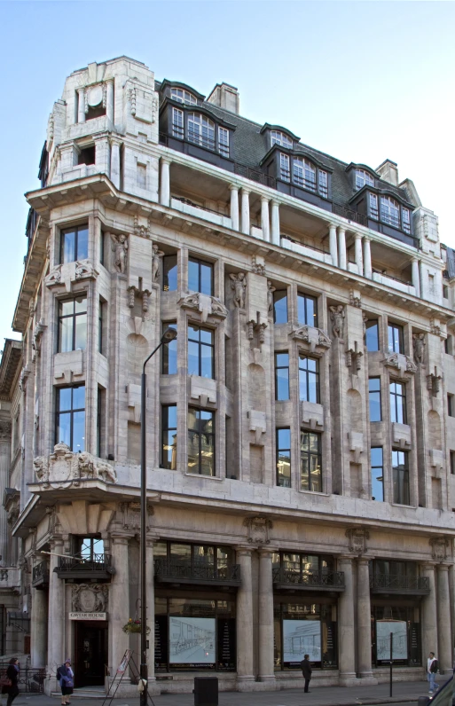 a tall building with windows and lots of columns