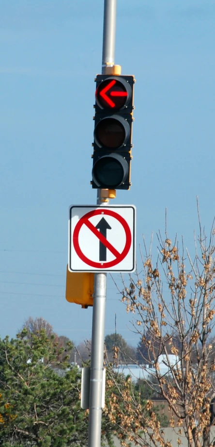 there is a sign on the traffic light telling people to keep out