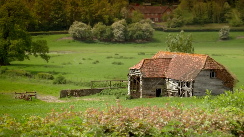 this is a picture of a house in a rural setting