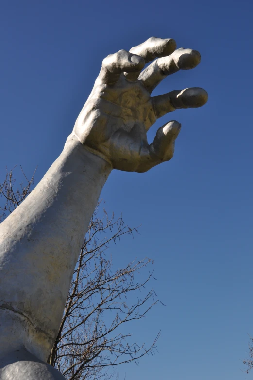 a statue has it's hands in the air