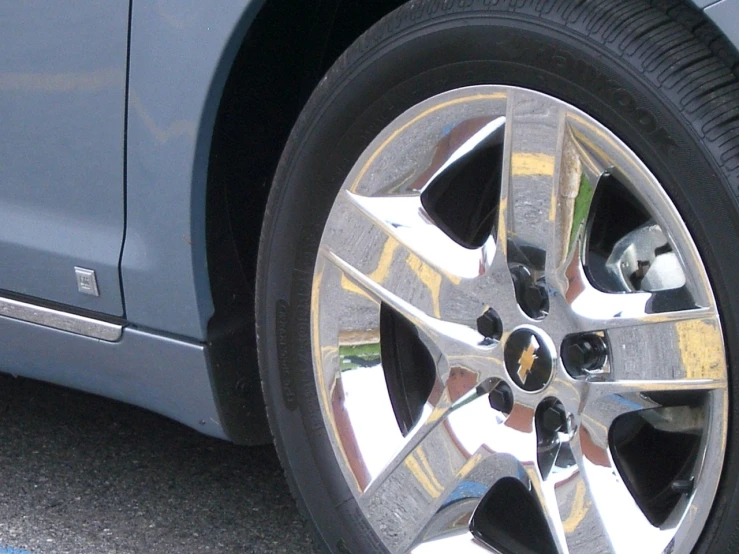 the front wheel on the blue sports car