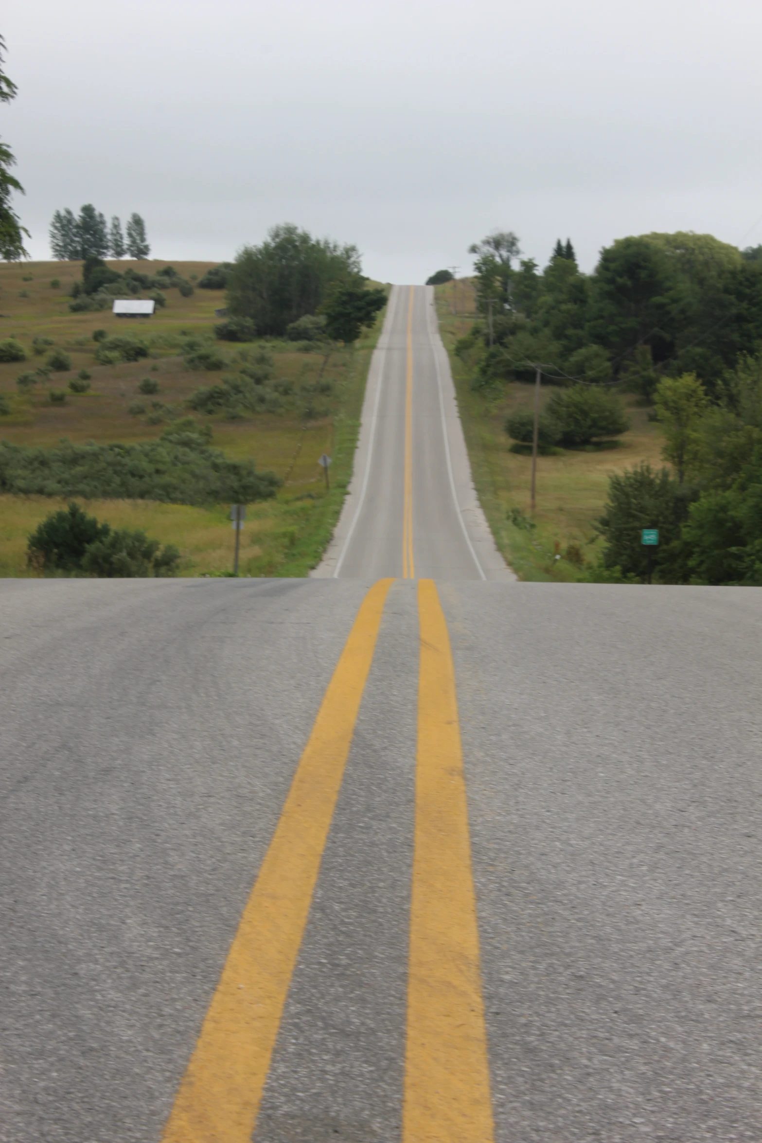 there are two road lines on the road