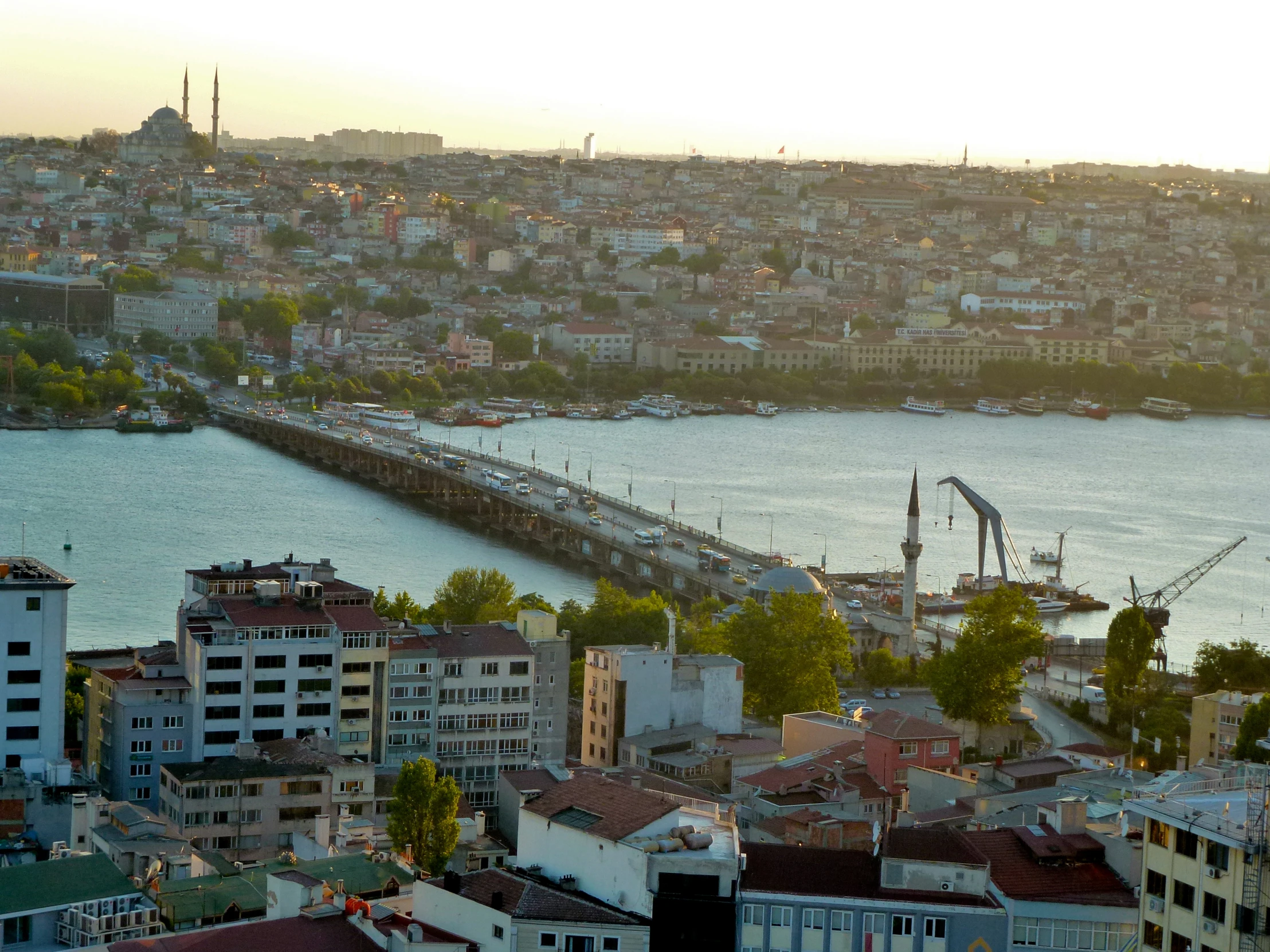 there are buildings that are next to a bridge