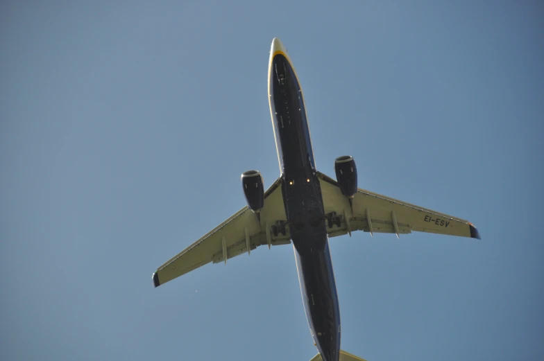 an airplane that is flying in the sky