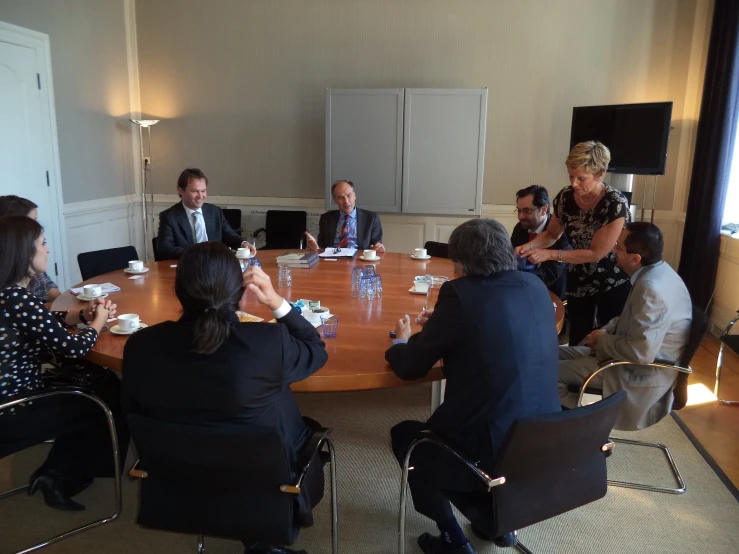 many people are around the board room table