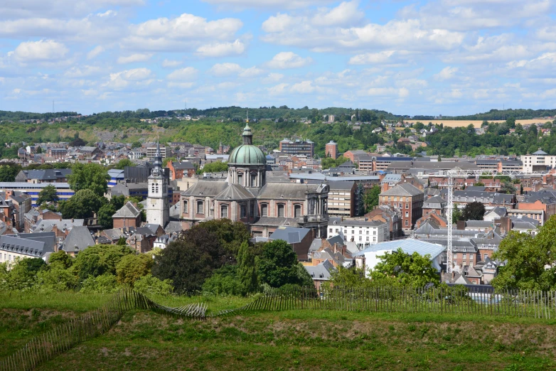 a city is seen in this image with lots of buildings